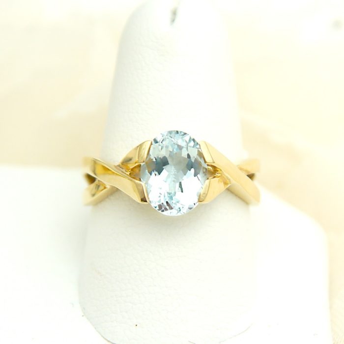 14k Oval Aquamarine Criss-Cross Ring