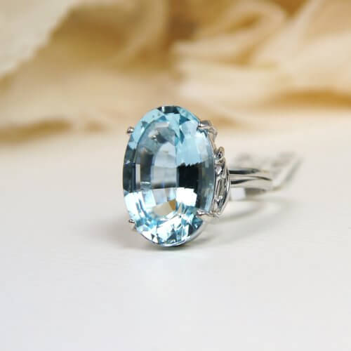 18k White Gold Oval Aquamarine Hand Made Ring