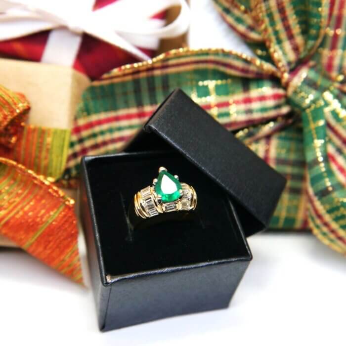 14k Yellow Gold Pear Shaped Emerald & Diamond Ring - Image 2