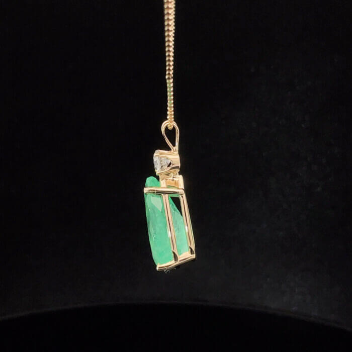 10.70ct Pear Shaped Emerald & Diamond Pendant in 14k Yellow Gold - Image 4