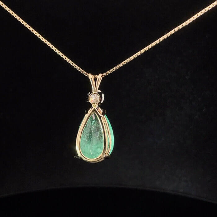 10.70ct Pear Shaped Emerald & Diamond Pendant in 14k Yellow Gold - Image 5