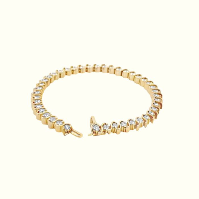 Elegant 18k Yellow Gold Diamond Tennis Bracelet