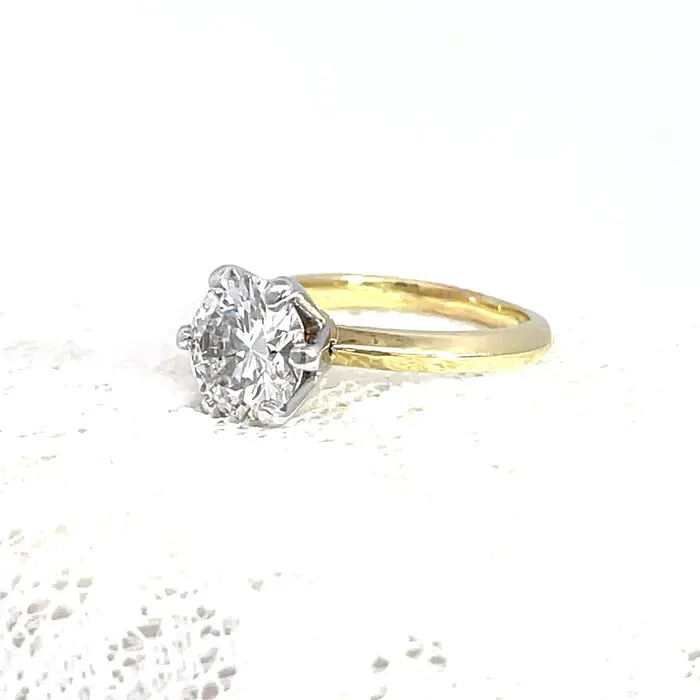 18k Two-Toned Diamond Solitaire Ring - Image 5