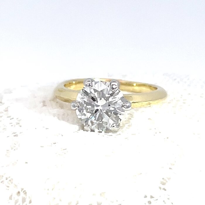18k Two-Toned Diamond Solitaire Ring - Image 2
