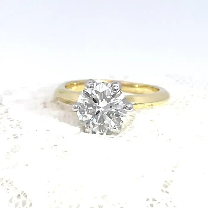 18k Two-Toned Diamond Solitaire Ring - Image 2