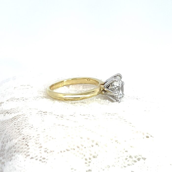 18k Two-Toned Diamond Solitaire Ring - Image 3