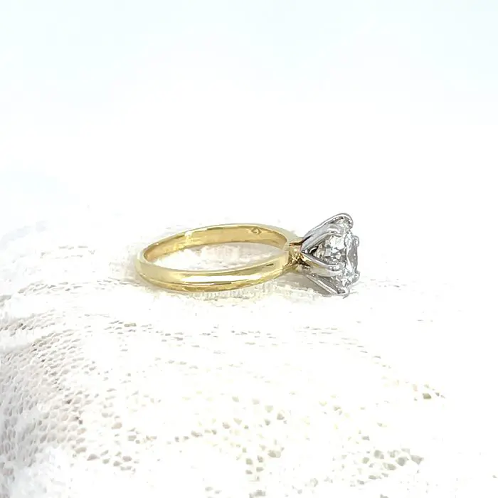 18k Two-Toned Diamond Solitaire Ring - Image 3