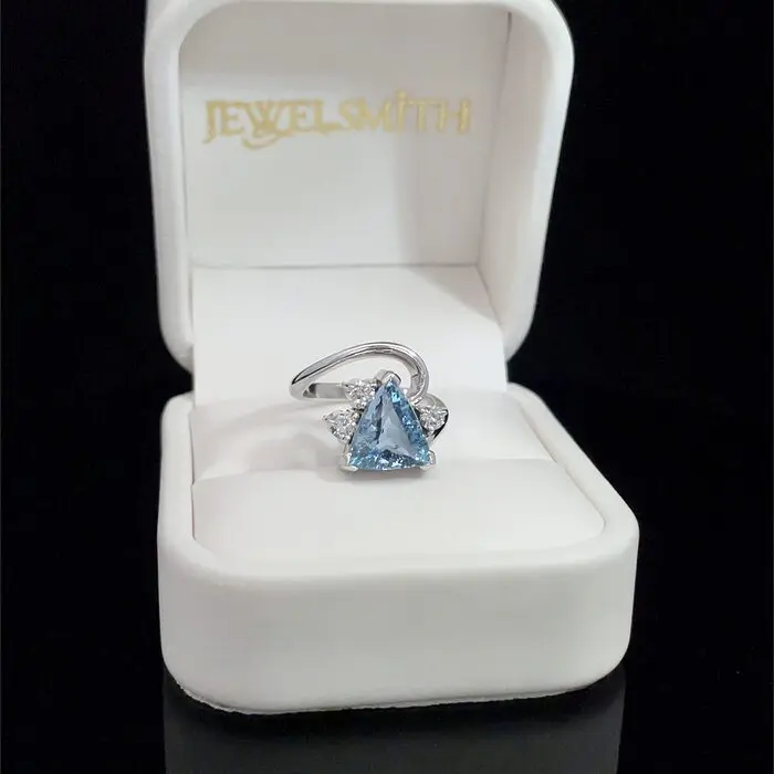 18k White Gold Trillion-Cut Aquamarine Ring - Image 3