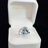 18k White Gold Trillion-Cut Aquamarine Ring - Image 2