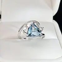 18k White Gold Trillion-Cut Aquamarine Ring