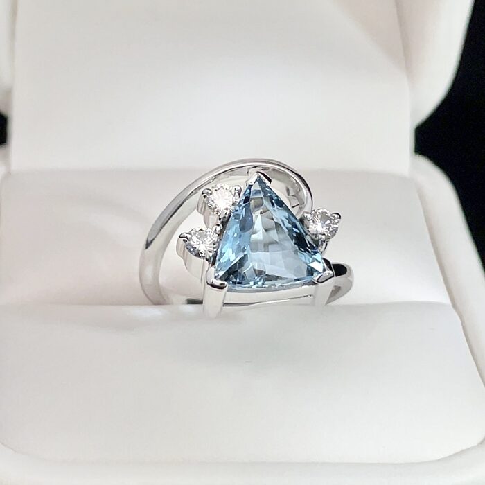 18k White Gold Trillion-Cut Aquamarine Ring