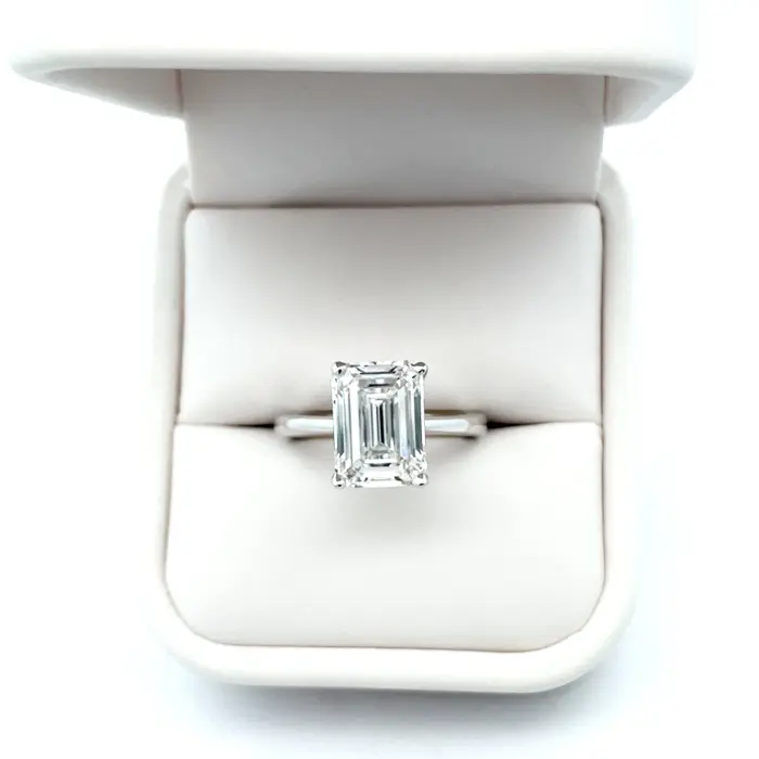 18k White Gold Lab-Grown Diamond Solitaire Ring